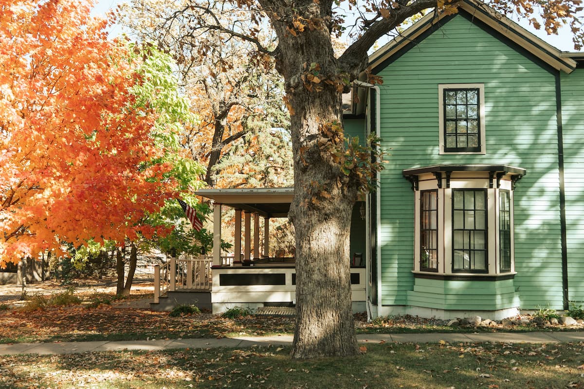 Green Home in Autumn - Unsplash