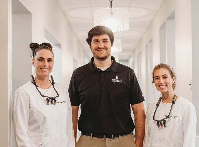 Dr. Jalissa Kruckman and Dr. Taylor Sawyer of Kruckman Dental with their Security Bank business banker